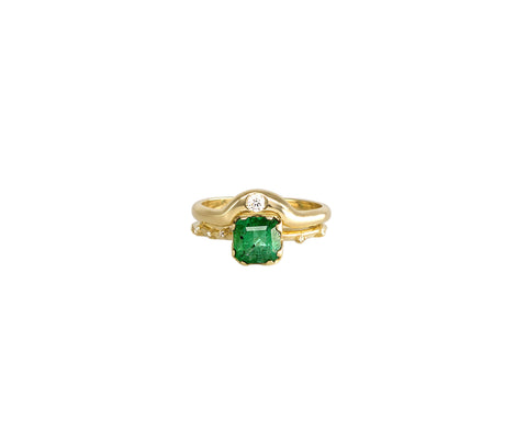 Anillo de compromiso con alianza