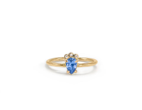 Imagen de anillo de oro amarillo con zafiro cornflower y diamantes