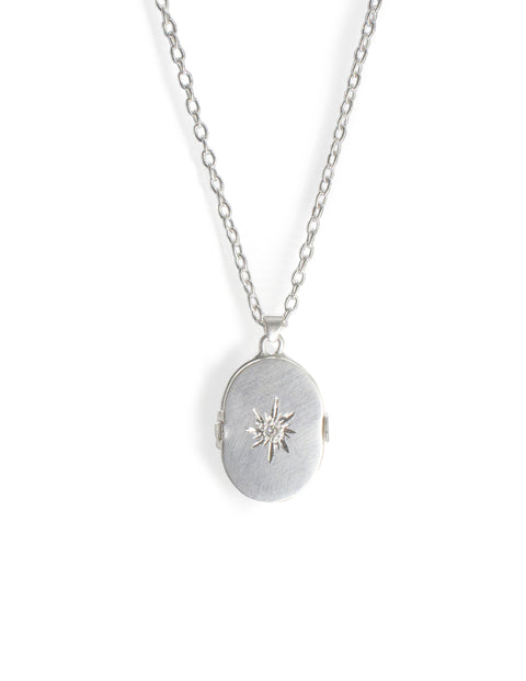 Imagen de relicario de plata con circonia y grabado de estrella