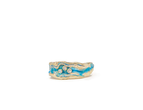 Imagen de anillo de compromiso alternativo en oro amarillo 14K esmaltado y diamantes, pieza única. Customised engagement ring